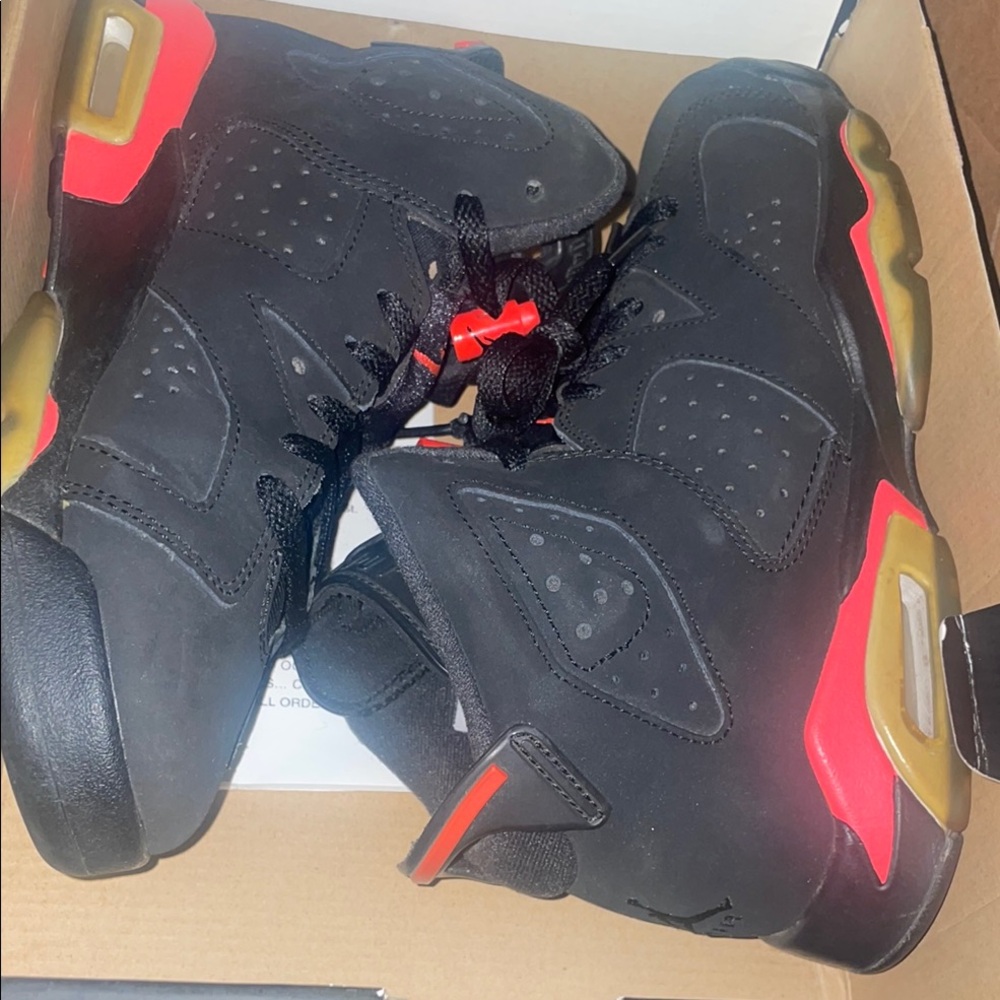 Jordan Retro 6 Men's Black and Red Athletic Shoes